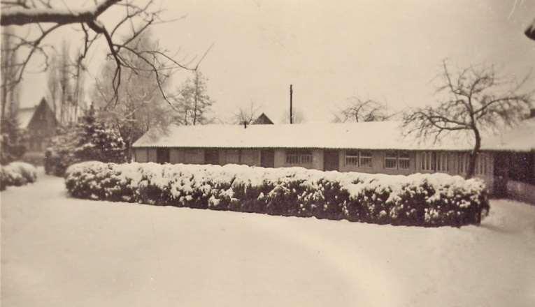 LIEGEHALLE Auf dem Gelände des Kinderheimes stand bis ca. 1960 eine kreisförmig geschwungene Liegehalle aus dem Jahr 1940.