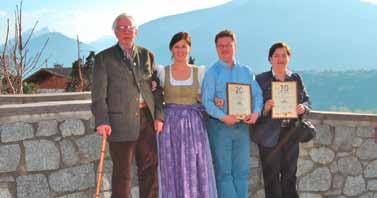 Klaus Wachtmann für 20 Jahre im Hotel Schlosswirt der Familie Prunner geehrt. Allen herzlichen Glückwunsch!