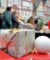 SONSTIGE VERANSTALTUNGEN, FESTE & MÄRKTE Historischer Weihnachtsmarkt 14. bis 17. Dezember 2017 Alle Jahre wieder. Schnee flocken fallen sacht zu Boden und verzuckern die Stände am Alten Markt.
