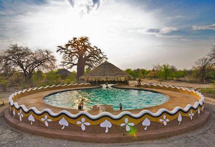 Die Menschen in Botswana sind total nett Am Montag können wir dann zum einen einen Village Walk machen, der mit einheimischen Guide angeboten wird und einen in das dörfliche Gweta zu den Menschen