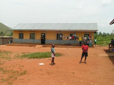 "Rwera mixed and the school for the deaf" in Ntungamo Aufgrund diverser Termine war das Projektteam am 12. und 13.03.2007 in Kampala.