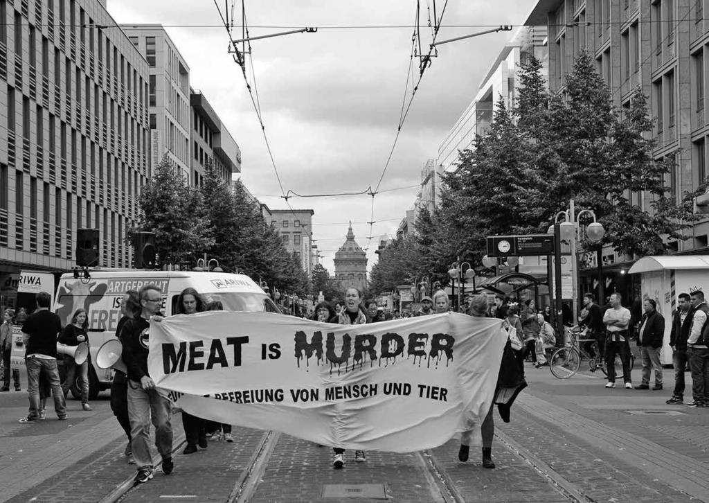 Vegan MEAT IS MURDER -Demo 2015 Bereits zum vierten Mal fand am 20. Juni in der Mannheimer Innenstadt die MEAT IS MURDER-Demo statt.