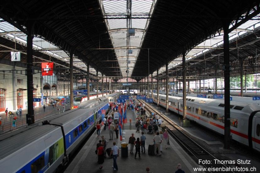 Basel = Haupteingangstor im Schienenverkehr zur Schweiz Europäischer Hochgeschwindigkeitsverkehr (HGV) Zusammentreffen 3 Systeme (TGV, ICE und Neigezüge)!