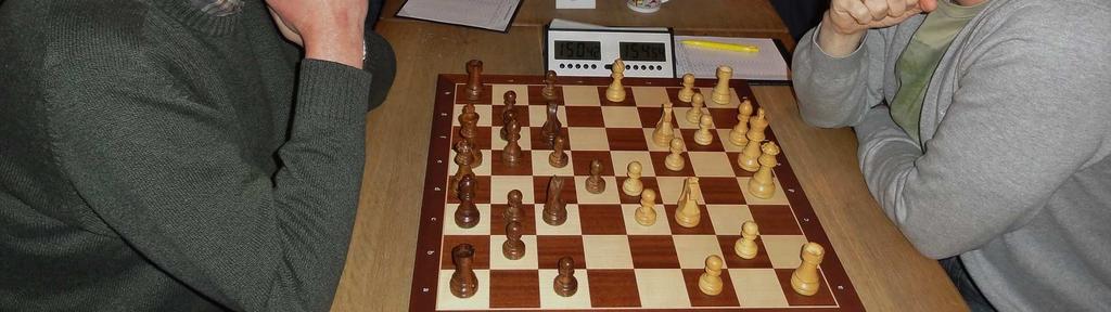 Schachfreunde Lindlar 1, die ihr Heimspiel gegen Gummersbach zwar mit 5,5:2,5 Punkten gewinnen konnten, aber nun um einen Brettpunkt hinter dem neuen Tabellenführer liegen.