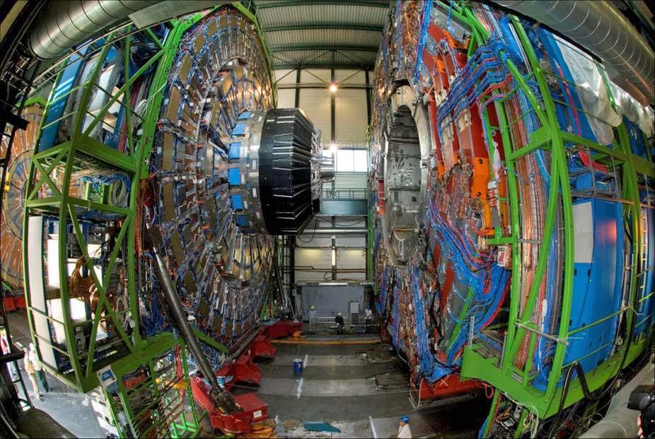 Kaverne im LHC-Tunnel 90