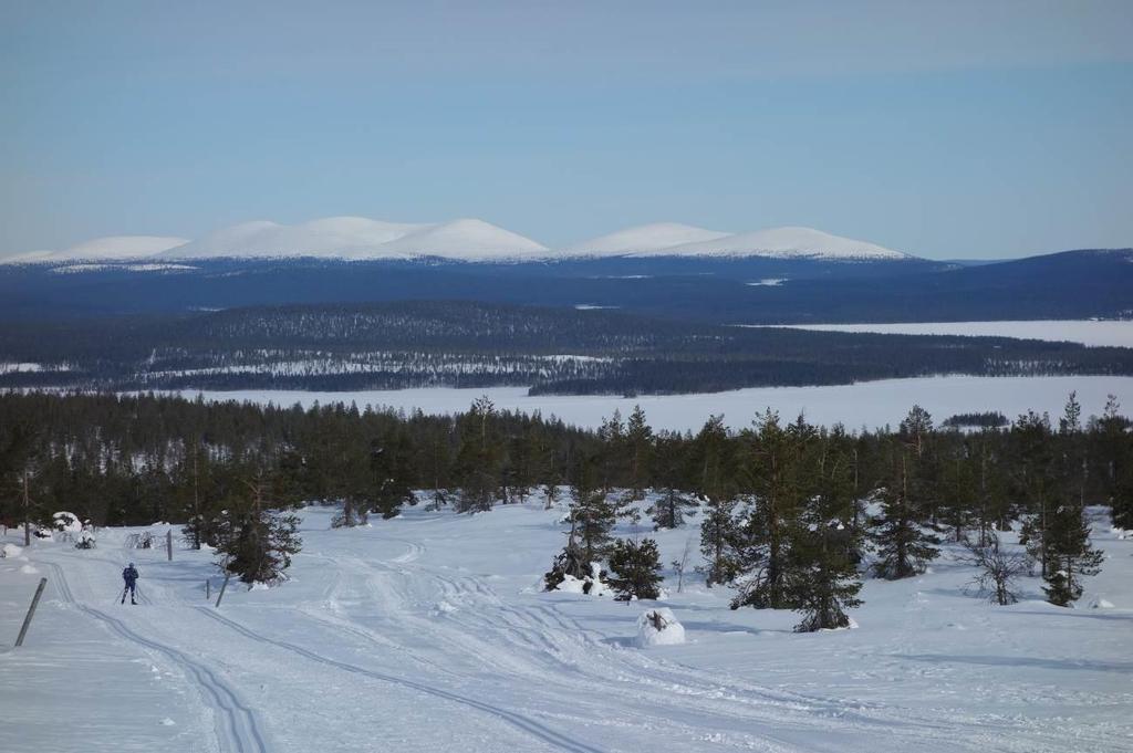 Freitag: Jerrisjärvi Rund um den Olos (25-40km) Der Start zur letzten Etappe führt über den zugefrorenen Järisjärvi See Richtung Westen.