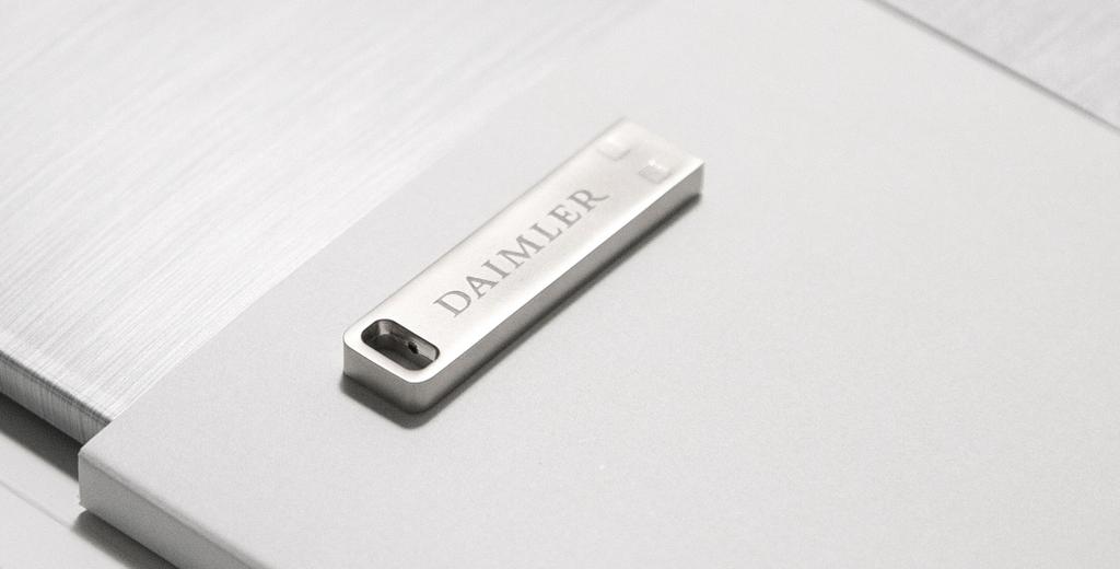 USB-Stick mit Unternehmenszeichen in Lasergravur
