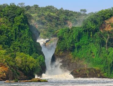 5. Tag: Auf Safari im Murchison Falls-Nationalpark Am frühen Morgen brechen wir zu unserer ersten Pirschfahrt auf.