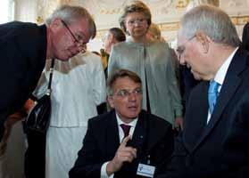 4 BVR-Präsident Uwe Fröhlich (rechts) und BVR-Vorstand Gerhard Hofmann (links) im Gespräch mit Dr. Jens Weidmann, Präsident der Deutschen Bundesbank (2. v. r.