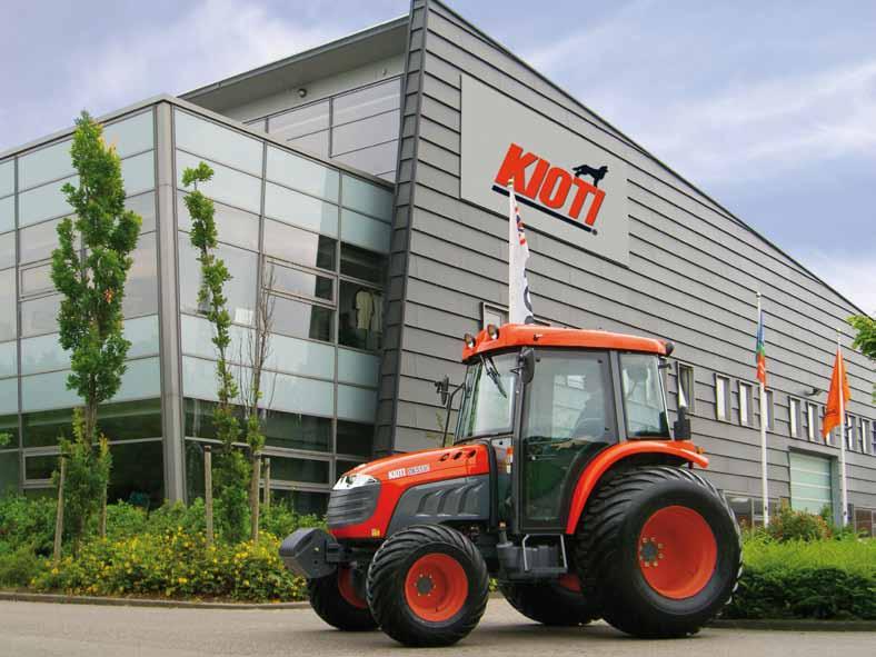 Er wird Ihnen Kioti Traktoren mit dem passenden Zubehör gerne vorstellen und auf Wunsch auch direkt bei Ihnen vorführen.