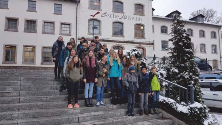 Skilager 2018 - ein Bericht von Lucia Götze Am 03.01.2018 ist die Klasse 7 der Europäischen Oberschule aus Hartmannsdorf mit der Klasse 7 der Europäischen Oberschule Waldenburg ins Skilager nach Strobl in Österreich gefahren.