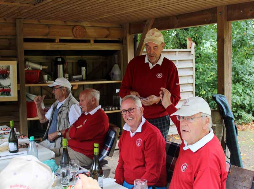 24 Golf- & Boulegruppe im Sachsenwald Geselligkeit ist Trumpf bei der Golf- und Boulegruppe des Golf-Clubs Am Sachsenwald.
