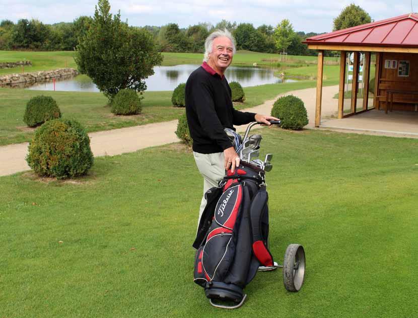 30 Alles auf Anfang Der ehemalige Pro Clive Smailes ließ sich zum Amateur zurückstufen Fotos: cvw Clive Smailes ist sicherlich manchen Golffreunden als Golflehrer des Golfclubs Grambek bekannt, wo er