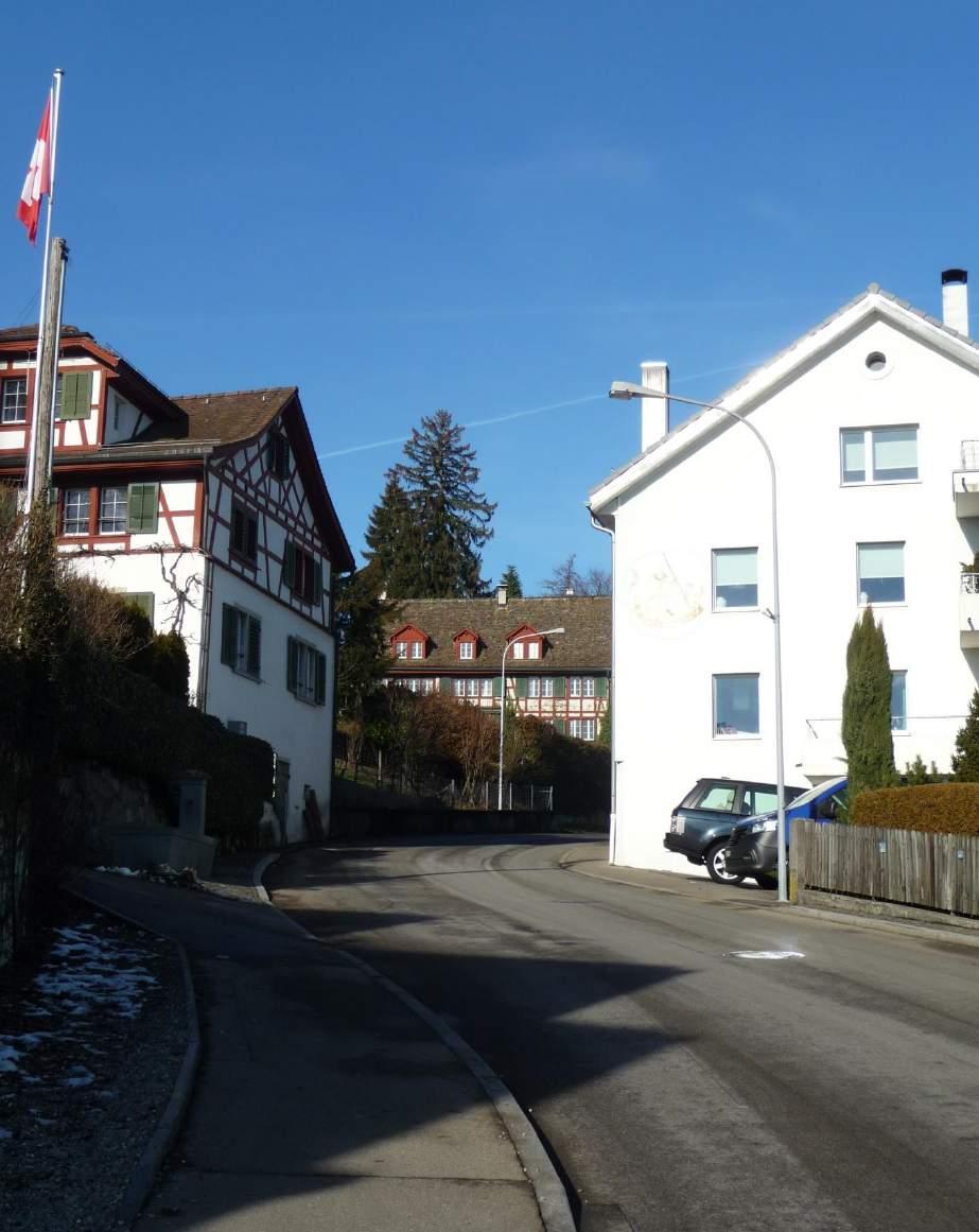 ALTE LANDSTRASSE Ab Knoten Gheistrasse bis Rüschlikon 1 Trottoir nicht durchgehend Ergänzung Trottoir Es ist durchgehend ein Trottoir vorhanden, jedoch wechselt dieses auf Höhe Hohenrainstrasse die