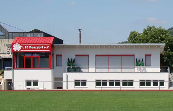Neubau Clubanlage FC Donzdorf Im Ensemble mit der bereits bestehenden 3-fach-Sporthalle der Stadt Donzdorf und des