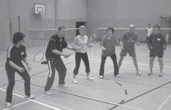 Badminton-Abteilung rüstet auf VfL Suderburg im Trainingscamp beim Bundestrainer 22 Die Badminton-Abteilung im VfL Suderburg buchte erstmals eine Ausbildung beim Trainer der Deutschen