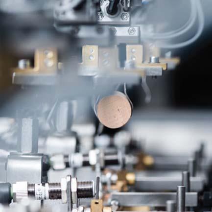 Der äußerst präzise Kontrollmechanismus kann Naturkorken mit mehr als 0,5 Nanogramm TCA pro Liter identifizieren und automatisch aus der Lieferkette entfernen.