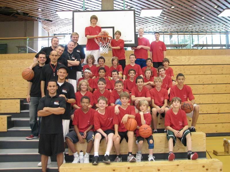 2009 1. Pforzheimer Jugend-Basketball-Camp Zwei Tage Basketball pur unter professioneller Anleitung für Anfänger und Profis.