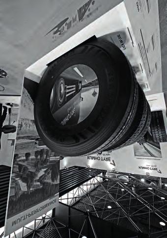 .. Bei der Nutzfahrzeugmesse Solutrans im französischen Lyon hat Kumho Tire unlängst Neues in Sachen seiner Nutzfahrzeugreifenpalette präsentiert und dabei weitere Details zu dem für Stadtbusse