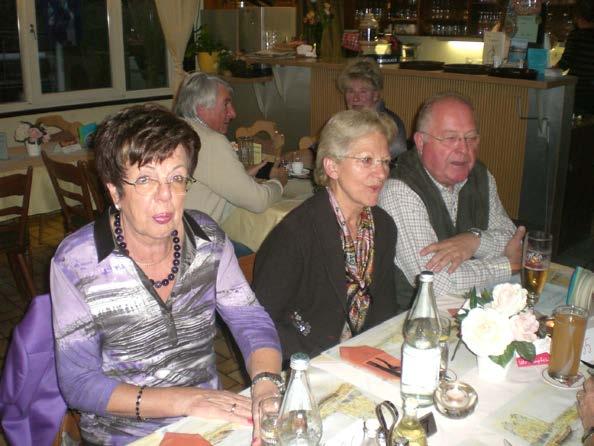 Saisonabschluss 2009 in Moos Auf vielfachen Wunsch von einigen Mitgliedern sollte der Saisonabschluss 2009 mal in einem Restaurant mit bodenständiger Küche begangen werden.