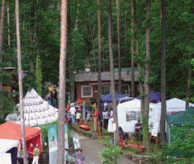 Qigong im Wald veranstaltet Andrea Beller stündlich abwechselnd für Erwachsene und für Kinder jeweils am Samstag und Sonntag ab 11:30 Uhr für je 20 Minuten; am Sonntag gibt es eine TaiChi-Vorführung.