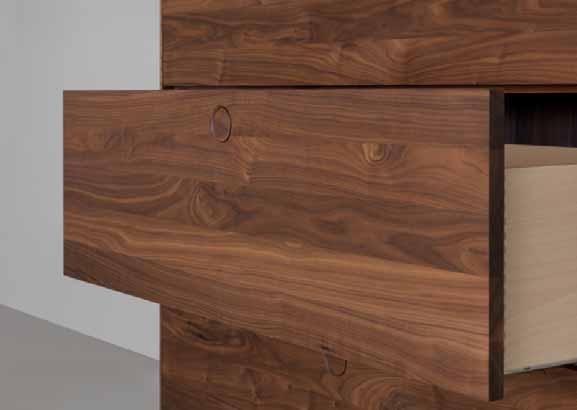 ALL CABINET FRONTS ARE OPENED EASILY WITH THE TIP-ON MECHANISM BY GENTLY TAPPING.