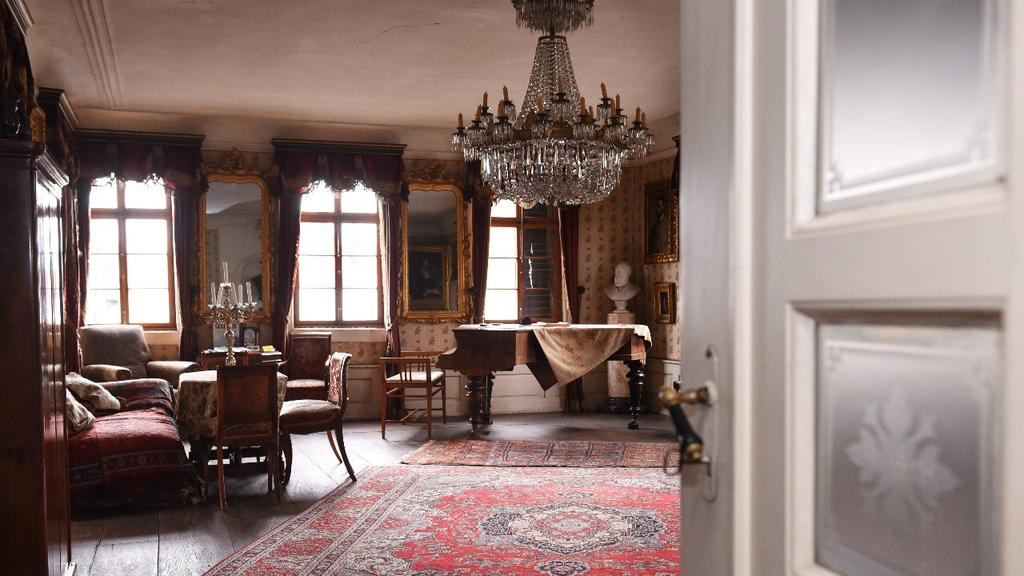 Der große Salon ist noch wie zu Goethes Zeiten, wird ab 2019 für die Innensanierung ausgelagert Ein weißes, leeres Zimmer im Obergeschoss