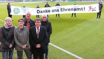 DFB-Aktion Profis sagen Danke ans Ehrenamt Hannover 96 präsentiert sich als ausgezeichneter Gastgeber für Ehrenamtler aus dem NFV-Kreis Hildesheim Von ANDREAS WITTROCK niemals allein.