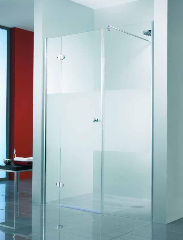 Raumnische, 3-teilig Komfortabel duschen und den Freiraum geniessen diese Lösung vereint beides. Die Glasabtrennung ist in Standardbreiten von 140 bis 180 cm erhältlich.
