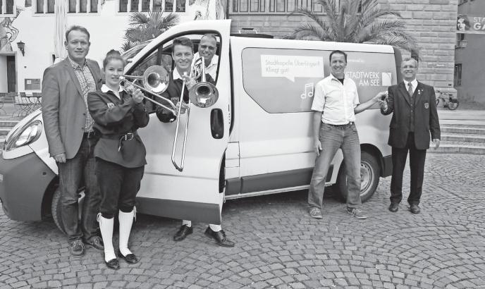 Stadtwerk sponsert Fahrzeug an Jugendkapelle Die Stadt- und Jugendkapelle Überlingen freut sich über einen Kleinbus, den ihr das Stadtwerk am See gesponsert hat.