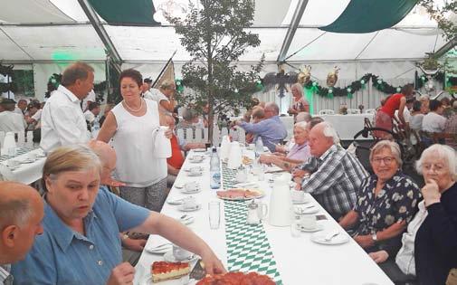 September 2018 6 Lebendiges Altwerden Ausblick Seniorencafé auf dem Schützenplatz Senioren feiern Schützenfest in Damme Die 11.