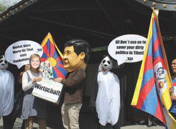 1:0 für die Meinungsfreiheit Vier Tibeter, zwei unserer Mitglieder aus Stuttgart und fünf Tibet-Flaggen haben eine mediale Debatte über die Meinungsfreiheit ausgelöst, die die chinesische Regierung