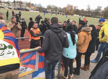 Beim Freundschaftsspiel gegen den TSV Schott Mainz gegen die China U20 im November unterbrach die chinesische Mannschaft solange das Spiel, bis die Aktivisten samt Tibet-Flaggen das Stadion verlassen