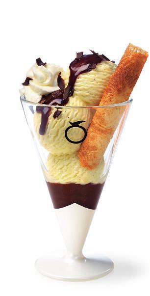 danemark Vanilla Dream Ice Cream, Schokoladensauce, Rahm. CHF 11.