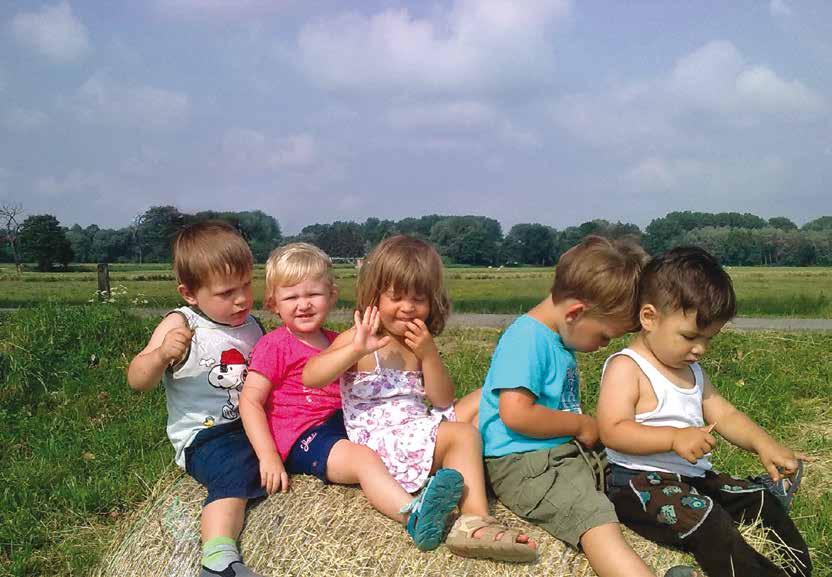 KINDERTAGESPFLEGE EIN BESONDERES BETREUUNGSANGEBOT Herausgeber: Layout: Druck: Landratsamt Freising, Amt für Jugend und Familie Tageselternzentrum Freising GmbH KIND IM FOKUS e.v.