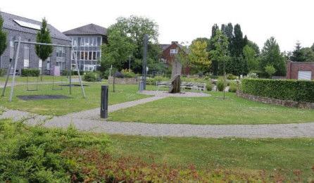 Gartenanlage Stiftegebäude Auch der öffentlich zugängliche Sinnes- und Klanggarten am St.