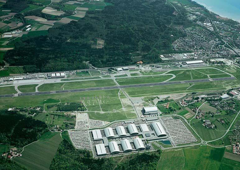 41 Absichtserklärung: Flughafen Friedrichshafen Gesamtfläche: 150 ha 1 Piste: Runway 06/24 : 2.356 m 2006: rund 650.