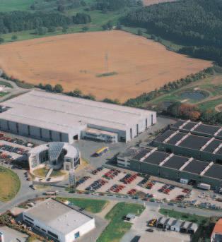 Produktionsstandort Oelsnitz 67 Im Juli 1994 wurde unser neuer Betrieb in Oelsnitz (Sachsen) fertiggestellt und kürzlich