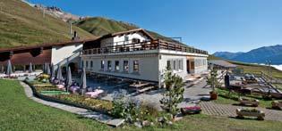 Von unserer Bistro- Lounge aus geniessen Sie die hoch alpine Alpenwelt. 2 Panoramarestaurant Corvatsch 3303 Tel.: +41 (0)81 838 73 60 www.corvatsch.ch Saison: 16.06. 14.10.