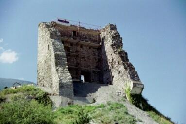 22 Ruine, archäologisches Objekt Die Umrisse (wenn möglich als flächig) sowie wichtige Teile sind als Orientierungsmerkmale zu erheben.