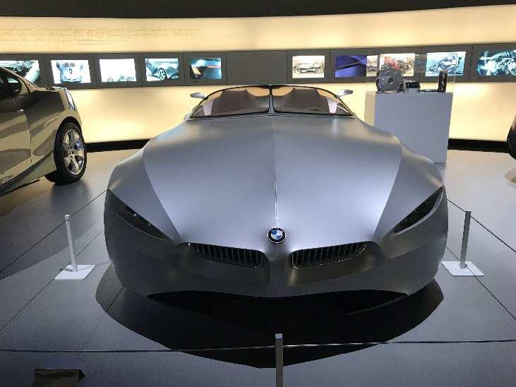 Das BMW Museum Vielen Schülern hat das BMW Museum besonders gefallen, weil es viele Modelle von BMW-Motorrädern und Autos seit seiner Gründung zeigt.