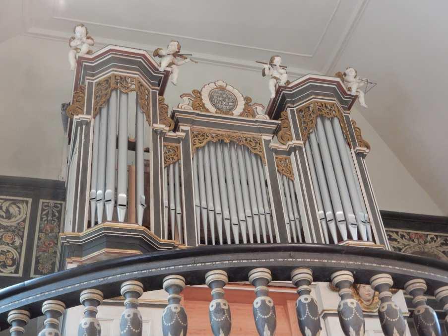 dem barocken Innenraum korrespondierend, wird künftig wieder ein zweimanualiges Instrument mit barockem Werkcharakter erklingen.