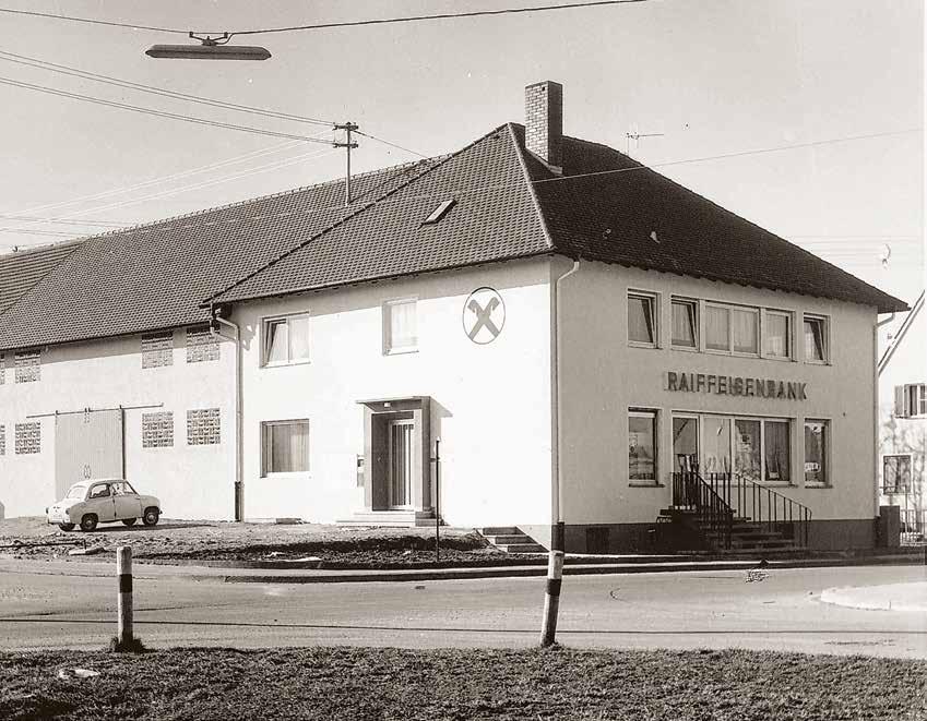 Gemeinsam mit dem hiesigen Pfarrer gründete Droßbach im Januar 1881 einen Darlehenskassen-Verein nach Raiffeisen die erste Kreditgenossenschaft in Schwaben.