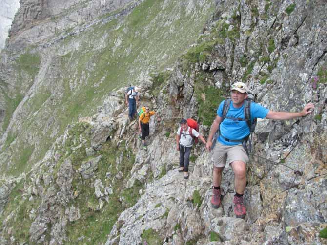 Vor uns lagen noch gut 600 Höhenmeter, welche auf schmalem steilen