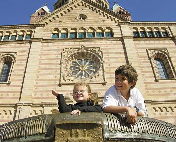 2 UNESCO Welterbe seit 1981 Speyerer Dom Die ehemals freie Reichsstadt Speyer, bedeutende Stadt des Heiligen Römischen Reiches Deutscher Nation, erwartet Besucher mit zahlreichen Sehenswürdigkeiten.