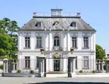 Unter der Leitung des kurbayerischen Hofbaumeisters François de Cuvilliés erhielt sie von 1728 bis 1768 die prachtvolle Ausgestaltung.