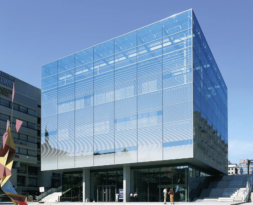 Ganzglaslösungen für Architektur in Vollendung Ganzglasfassaden sind ein fester Bestandteil zeitgenössischer Architektur und schaffen Gebäudeansichten von beeindruckender Prägung.