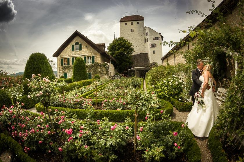 Idylle pur - Da muss der Hochzeitsfotograf keine Anweisungen geben. Die Romantik überwältigt auch den unromantischsten Bräutigam.