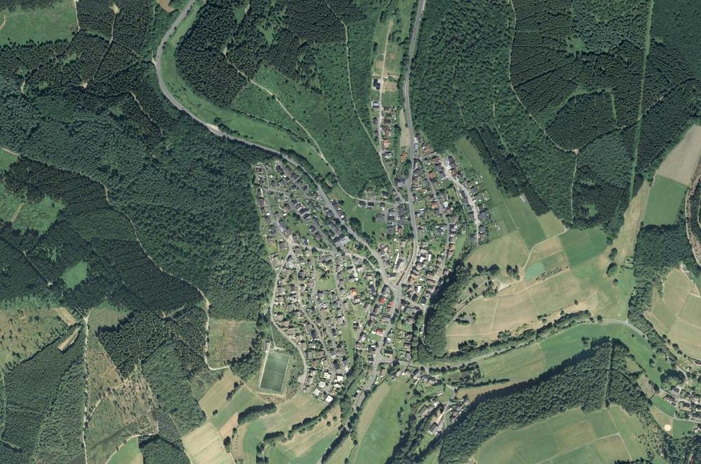 Siedlungsstrukturell hat sich der Ort entlang des Dreisbachs und des Unglinghäuser Baches von den Tallagen immer weiter hangaufwärts entwickelt, sodass insgesamt eine geschlossene Siedlungsstruktur,