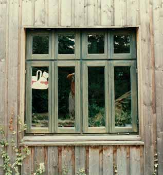 Neue Fenster mit Wärmeschutzverglasung bewirken gegenüber der Isolierverglasung noch einmal eine Halbierung der Wärmeverluste und tragen so auch zu einem spürbaren Komfortgewinn bei.